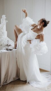 Wisst ihr wie sehr ich es liebe Ladies vor der Kamera zu haben 🥹 vielleicht seht ihr hier bald viel mehr davon 🤍 lasst euch überraschen! #hochzeitsinspo #brautstyling #braut #weddinginspo #hochzeitsinspiration @fotografin_erika_  Konzept & Content Creation Event: vickybaumann.de
Planung: perfectplan.weddings
Deko Artikel: thefeatherette
Möbel: fantastisch_verleih
Blumen: sophisandkates.wedding
Kleider: brautbluete
Models: miraandbasti
H&M: ninanolepahairandmakeupdesign / ninanolepa_bridal_design
Torte: lepompom_cupcakes
Location: villamichels
Papeterie: lin.oh.wedding