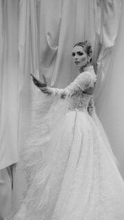 Pure Inspiration… dafür liebe ich styled shoots 🤍 wie findest du diesen Look? Ich liebe es! Fotografie @fotografin_erika_ Konzept & Content Creation Event: @vickybaumann.de
Planung: perfectplan.weddings
Deko Artikel: thefeatherette
Möbel: fantastisch_verleih
Blumen: sophisandkates.wedding
Kleider: brautbluete
Models: miraandbasti
H&M: ninanolepahairandmakeupdesign / ninanolepa_bridal_design
Torte: lepompom_cupcakes
Location: villamichels #hochzeitsinspo #braut #brautstyling